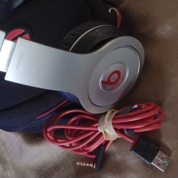 Beats Rare Pro Silver Black and Red Headphones NWOT - Picture 2 of 3